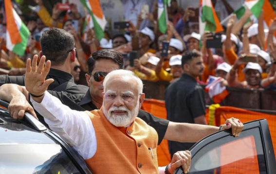 PM Modi Holds Roadshow in Vadodara, Launches ₹82,950-Crore Projects During Gujarat Visit